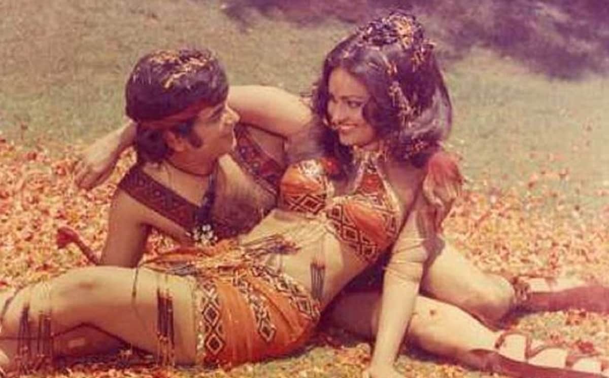 ১৯৭৬ সালে রেখার নাগিনের পাশাপাশি রিনা রায় ও জিতেন্দ্রকে দেখা গিয়েছিল ইচ্ছাধারী সাপের ভূমিকায় অভিনয় করতে। photo source collected ১৯৭৬ সালে রেখার নাগিনের পাশাপাশি রিনা রায় ও জিতেন্দ্রকে দেখা গিয়েছিল ইচ্ছাধারী সাপের ভূমিকায় অভিনয় করতে। photo source collected