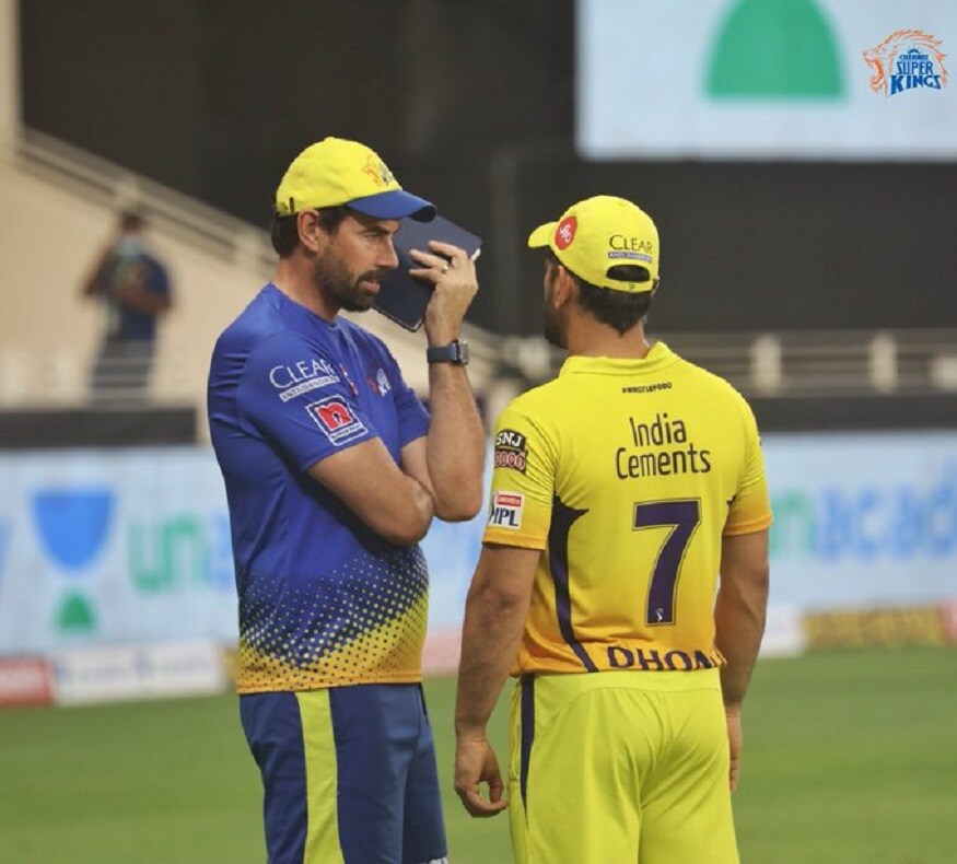 ফ্যাফ ডু প্লেসি- বর্তমানে চেন্নাইয়ের অন্যতম ভরসা এই সাউথ আফ্রিকান ক্রিকেটার। এই সিজনে দ্বিতীয় সর্বোচ্চ রানের রেকর্ড এখনও পর্যন্ত তাঁর নামে। পাঁচ ম্যাচে তিনটি হাফ সেঞ্চুরির সুবাদে তিনি ২৮২ রান সংগ্রহ করে ফেলেছেন। স্ট্রাইক রেটও ১৫০-র আশপাশে। পরিসংখ্যান বলছে, এই সিজনে চেন্নাই সুপার কিংসের অন্যান্য ব্যাটসম্যানদের থেকে অনেকটাই এগিয়ে রয়েছেন তিনি। তাই বিপক্ষকে এই প্রোটিয়াকে বুঝে-শুনে চলতে হবে।Photo- IPL/Twitter ফ্যাফ ডু প্লেসি- বর্তমানে চেন্নাইয়ের অন্যতম ভরসা এই সাউথ আফ্রিকান ক্রিকেটার। এই সিজনে দ্বিতীয় সর্বোচ্চ রানের রেকর্ড এখনও পর্যন্ত তাঁর নামে। পাঁচ ম্যাচে তিনটি হাফ সেঞ্চুরির সুবাদে তিনি ২৮২ রান সংগ্রহ করে ফেলেছেন। স্ট্রাইক রেটও ১৫০-র আশপাশে। পরিসংখ্যান বলছে, এই সিজনে চেন্নাই সুপার কিংসের অন্যান্য ব্যাটসম্যানদের থেকে অনেকটাই এগিয়ে রয়েছেন তিনি। তাই বিপক্ষকে এই প্রোটিয়াকে বুঝে-শুনে চলতে হবে।Photo- IPL/Twitter