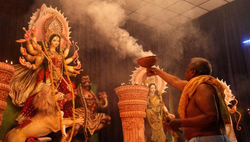 *সন্ধিপুজোর তিথি। দুর্গাপুজোর সবথেকে গুরুত্বপূর্ণ লগ্ন। যে সময় দেবী দুষ্টের দমন করেছিলেন। শাত্রমতে, মা দুর্গার তেজ, জ্যোতি এই সময় থাকে সব থেকে বেশি। তাই এই সময় মায়ের কাছে ভক্তিভরে পুজো দিলে মেলে একাধিক সমস্যা থেকে মুক্তি। ছবি সংগৃহীত। *সন্ধিপুজোর তিথি। দুর্গাপুজোর সবথেকে গুরুত্বপূর্ণ লগ্ন। যে সময় দেবী দুষ্টের দমন করেছিলেন। শাত্রমতে, মা দুর্গার তেজ, জ্যোতি এই সময় থাকে সব থেকে বেশি। তাই এই সময় মায়ের কাছে ভক্তিভরে পুজো দিলে মেলে একাধিক সমস্যা থেকে মুক্তি। ছবি সংগৃহীত।