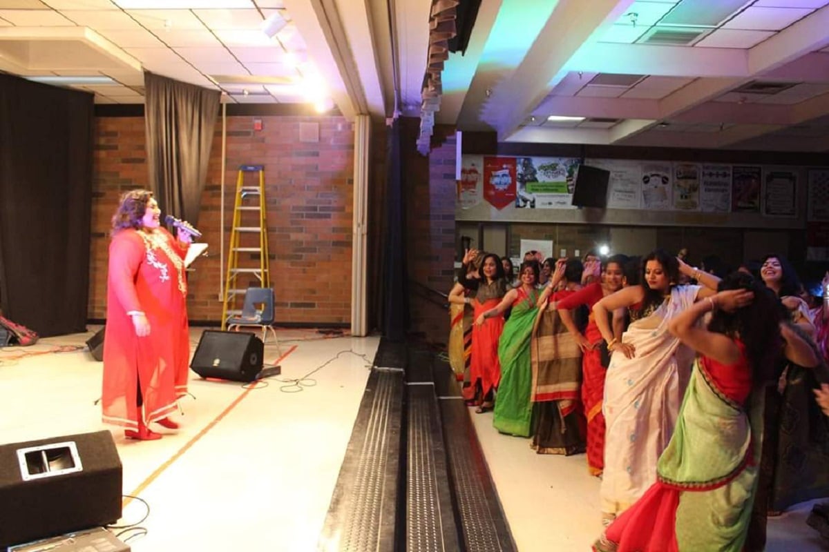 করা যাবে না জলসাও। এমনকি উদ্বোধনী অনুষ্ঠানেও কাঁচি চালাতে বলছে ফোরাম। প্রয়োজনে ডিজিটাল জলসা করা যেতে পারে, বলছে ফোরাম। ফাইল ফোটো। করা যাবে না জলসাও। এমনকি উদ্বোধনী অনুষ্ঠানেও কাঁচি চালাতে বলছে ফোরাম। প্রয়োজনে ডিজিটাল জলসা করা যেতে পারে, বলছে ফোরাম। ফাইল ফোটো।