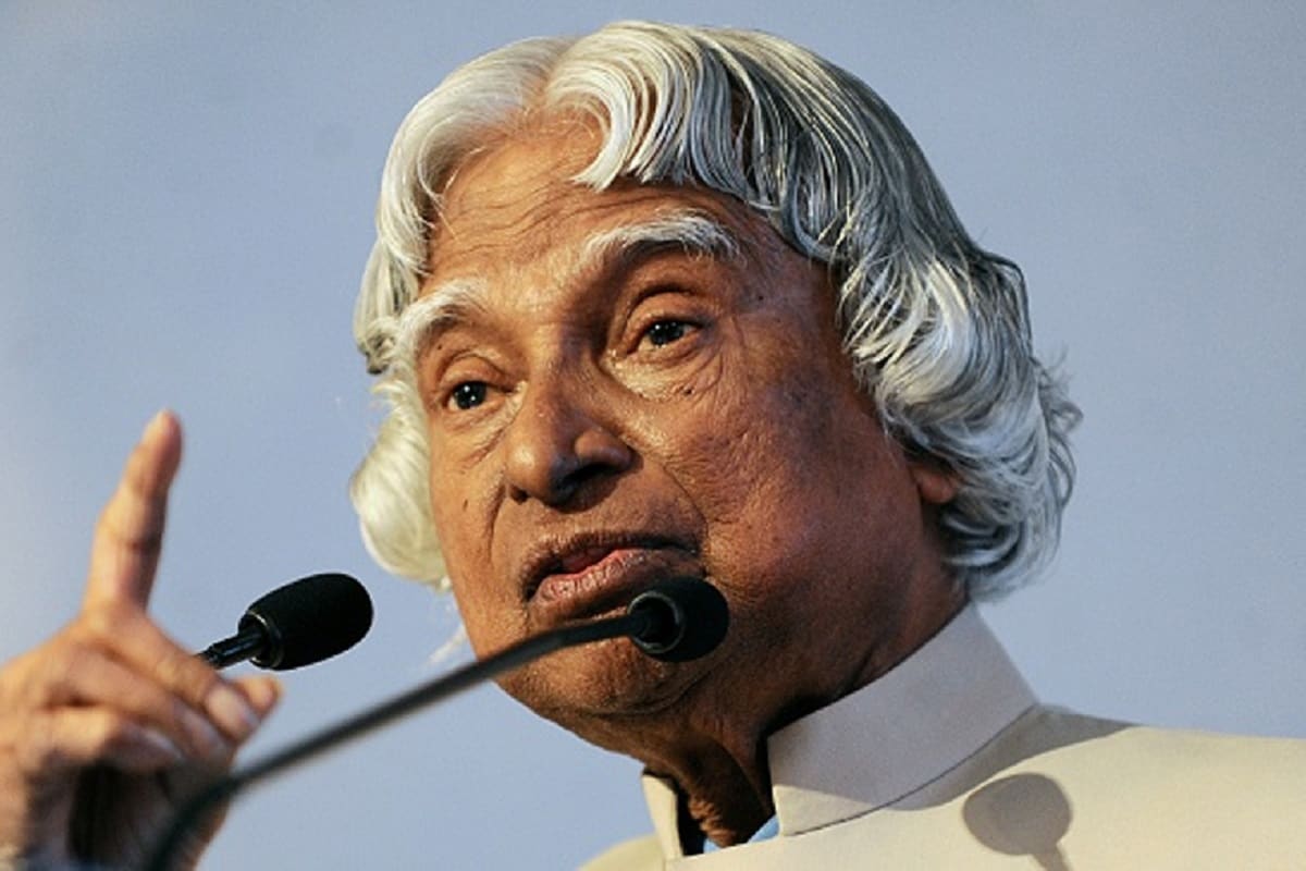 ৪০ টি বিশ্ববিদ্যালয় থেকে সাম্মানিক ডক্টরেট অর্জন করেন কালাম। ছাত্রমহলে তাঁর জনপ্রিয়তা অনের নামী শিক্ষকের কাছেও ঈর্ষণীয় ছিল। তাঁর অনুসন্ধিৎসু মনটিকে চিরসম্মান দিতে তার জন্মদিনকে বিশ্ব ছাত্র দিবস হিসেবে পালন করা হয়। ৪০ টি বিশ্ববিদ্যালয় থেকে সাম্মানিক ডক্টরেট অর্জন করেন কালাম। ছাত্রমহলে তাঁর জনপ্রিয়তা অনের নামী শিক্ষকের কাছেও ঈর্ষণীয় ছিল। তাঁর অনুসন্ধিৎসু মনটিকে চিরসম্মান দিতে তার জন্মদিনকে বিশ্ব ছাত্র দিবস হিসেবে পালন করা হয়।