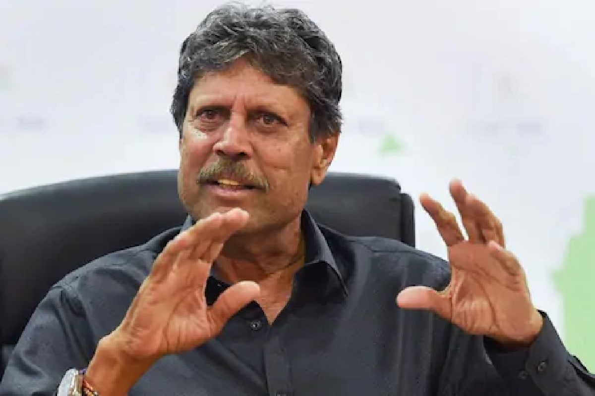 বৃহস্পতিবার বুকে ব্যথা অনুভব করেন কপিল৷ দ্রুত তাঁকে নয়াদিল্লির একটি বেসরকারি হাসপাতালে ভর্তি করা হয়৷ জরুরি ভিত্তিতে তাঁর অ্যাঞ্জিওপ্লাস্টি করার সিদ্ধান্ত নেন চিকিৎসকরা৷ Photo- File বৃহস্পতিবার বুকে ব্যথা অনুভব করেন কপিল৷ দ্রুত তাঁকে নয়াদিল্লির একটি বেসরকারি হাসপাতালে ভর্তি করা হয়৷ জরুরি ভিত্তিতে তাঁর অ্যাঞ্জিওপ্লাস্টি করার সিদ্ধান্ত নেন চিকিৎসকরা৷ Photo- File