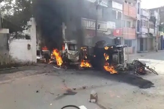 জ্বলছে মুঙ্গের৷