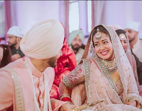 তবে এই ট্রোলের বিরুদ্ধে এখনও মুখ খোলেননি নেহা ৷ বরং রোহনপ্রীতের প্রেমে বুদ হয়ে একের পর এক বিয়ের ভিডিও, ছবি নেহা শেয়ার করে চলেছেন সোশ্যাল মিডিয়ায় ৷ যা কিনা ঝড়ের বেগে শেয়ার হচ্ছে ৷ তবে এই ট্রোলের বিরুদ্ধে এখনও মুখ খোলেননি নেহা ৷ বরং রোহনপ্রীতের প্রেমে বুদ হয়ে একের পর এক বিয়ের ভিডিও, ছবি নেহা শেয়ার করে চলেছেন সোশ্যাল মিডিয়ায় ৷ যা কিনা ঝড়ের বেগে শেয়ার হচ্ছে ৷