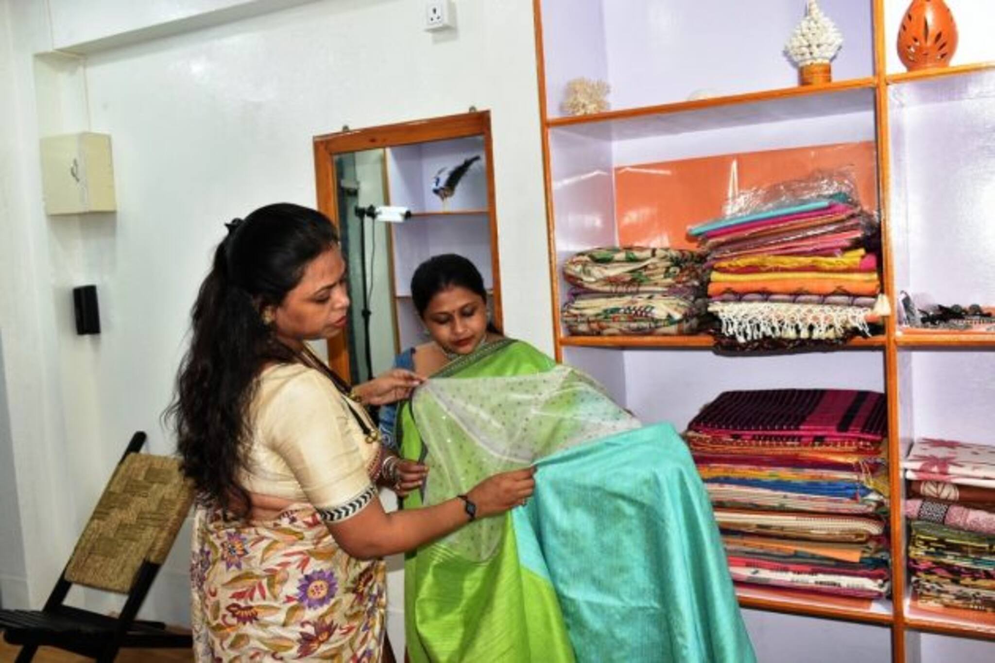 পুজোর মুখে বিভিন্ন রাজ্যের শাড়ি, গয়নার দারুণ কালেকশন নিয়ে এল ‘আর্য্য ক্রিয়েশন’