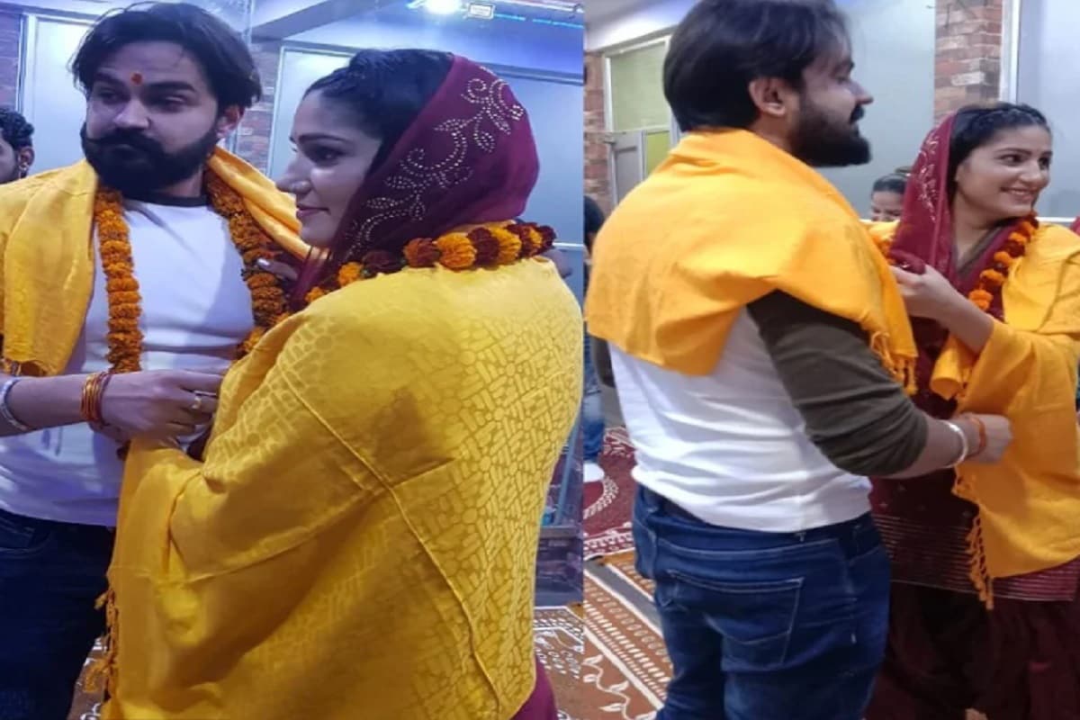 জানতে পারা গিয়েছে স্বপ্না চৌধুরি বেশ কিছু গানের ধামাকাতে বহু মানুষ পাগল হয়ে গিয়েছেন ৷ স্বপ্না চৌধুরির বিয়ের খবর সোশ্যাল মিডিয়ায় ভাইরাল হয়েছে ৷ করোনা ভাইরাসের সংক্রমমের ফলে তাঁদের বিয়ে আর হয়নি ৷ (Photo: News18). জানতে পারা গিয়েছে স্বপ্না চৌধুরি বেশ কিছু গানের ধামাকাতে বহু মানুষ পাগল হয়ে গিয়েছেন ৷ স্বপ্না চৌধুরির বিয়ের খবর সোশ্যাল মিডিয়ায় ভাইরাল হয়েছে ৷ করোনা ভাইরাসের সংক্রমমের ফলে তাঁদের বিয়ে আর হয়নি ৷ (Photo: News18).