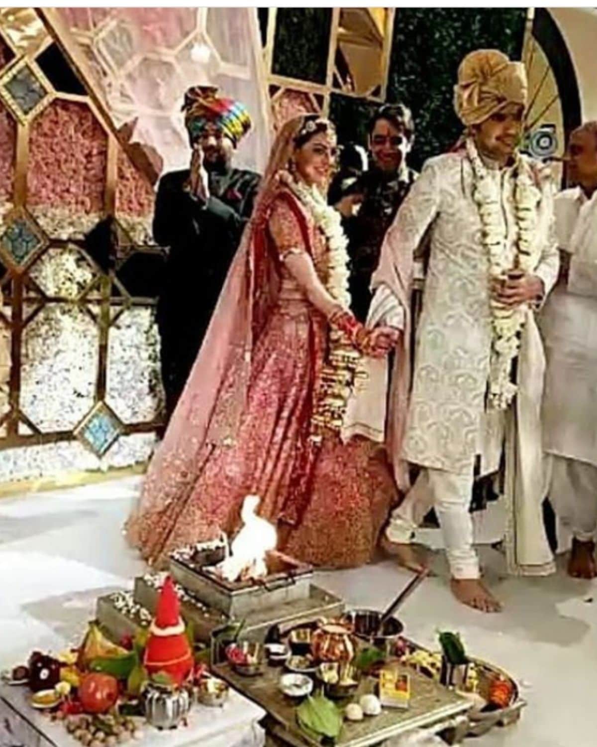 বর্তমানে কাজল আগরওয়ালের বিয়ের ছবি সোশ্যাল মিডিয়ায় ভাইরাল হয়েছে ৷ ছবি দেখার পরে প্রশংসার বন্যা বইয়ে দিয়েছেন ভক্তরা ৷ (photo credit: instagram/@kajal.fc). বর্তমানে কাজল আগরওয়ালের বিয়ের ছবি সোশ্যাল মিডিয়ায় ভাইরাল হয়েছে ৷ ছবি দেখার পরে প্রশংসার বন্যা বইয়ে দিয়েছেন ভক্তরা ৷ (photo credit: instagram/@kajal.fc).