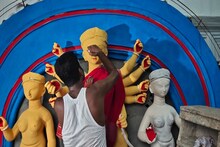শোভাবাজার রাজবাড়িতে পুজো শুরু, নির্দিষ্ট নির্ঘণ্ট মেনে রবিবার সম্পন্ন হল দেবী দুর্গার চক্ষুদান