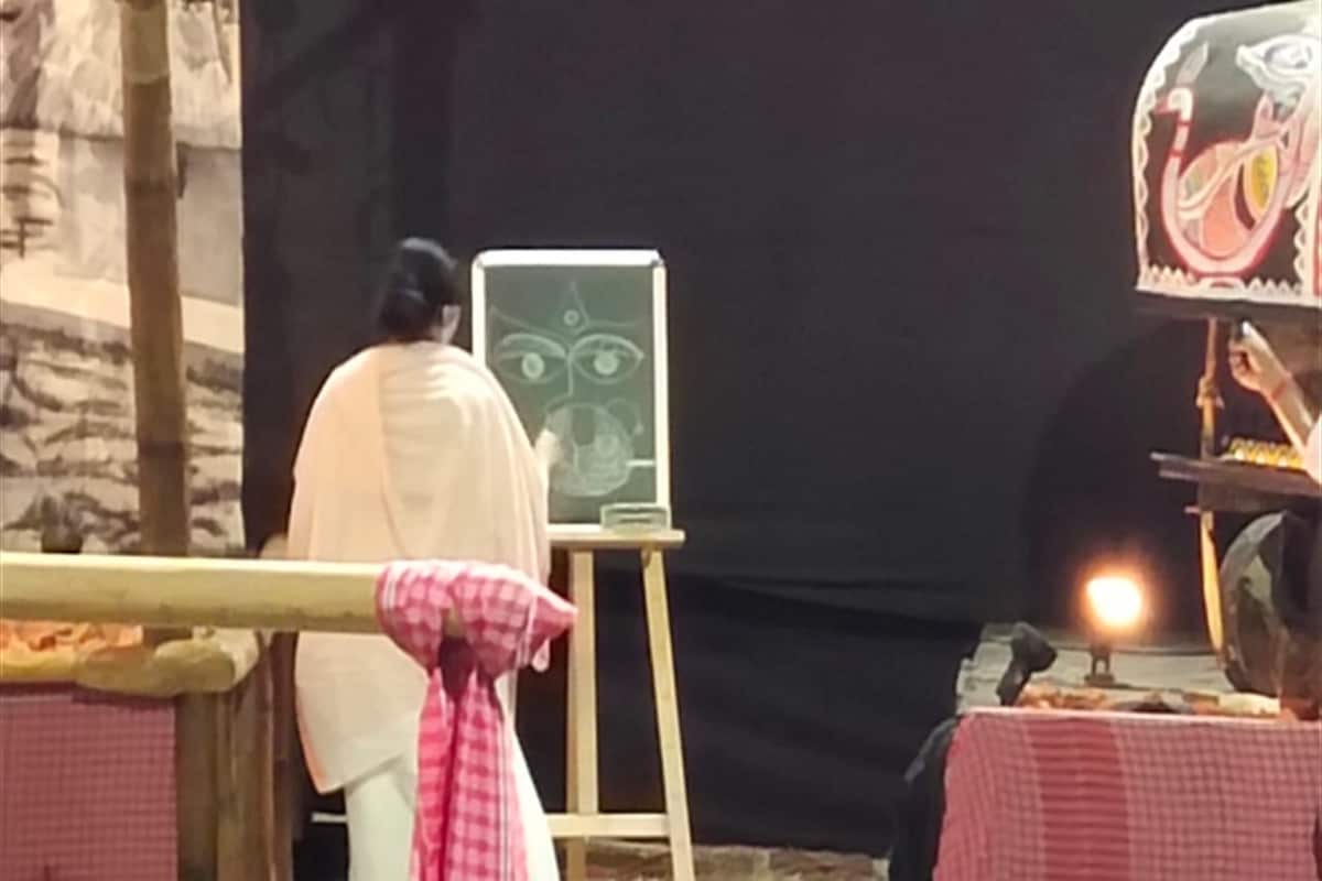 *পুজো আসছে। শুরু হয়ে গিয়েছে কলকাতার উত্তর থেকে দক্ষিণের পুজো উদ্বোধন। বৃহস্পতিবার মুখ্যমন্ত্রী মমতা বন্দ্যোপাধ্যায় তিনটি পুজোর উদ্বোধন করেন। বোসপুকুর শীতলামন্দির, বোসপুকুর তালবাগান এবং ২১ পল্লী। *পুজো আসছে। শুরু হয়ে গিয়েছে কলকাতার উত্তর থেকে দক্ষিণের পুজো উদ্বোধন। বৃহস্পতিবার মুখ্যমন্ত্রী মমতা বন্দ্যোপাধ্যায় তিনটি পুজোর উদ্বোধন করেন। বোসপুকুর শীতলামন্দির, বোসপুকুর তালবাগান এবং ২১ পল্লী।
