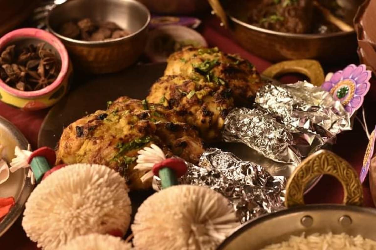 এর পর স্টারটারে অব্শ্যই ট্রাই করুন গলৌটি কাবাব, কালমি কবাব,মু্র্গ জাফরানি কাবাব, শাহী টাংরি কবাব, ফিশ টিক্কা বা কর্ন শিখ কাবাব। এর পর স্টারটারে অব্শ্যই ট্রাই করুন গলৌটি কাবাব, কালমি কবাব,মু্র্গ জাফরানি কাবাব, শাহী টাংরি কবাব, ফিশ টিক্কা বা কর্ন শিখ কাবাব।