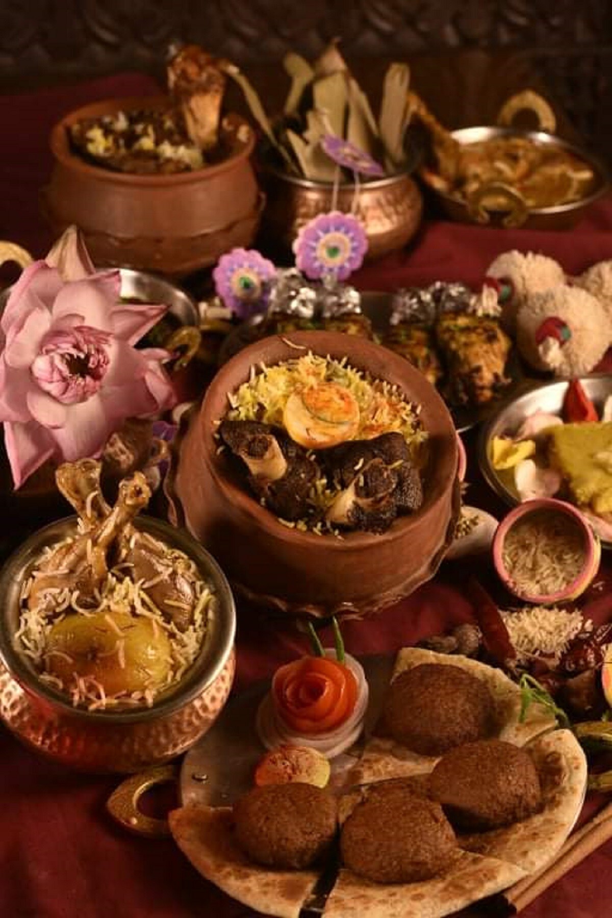 আওয়াধি খাবারের সেরা ঠিকানা বলা যেতে পারে 'ঔধ'কে। নিরামিষ এবং আমিষ, দুটো ধরণেই রয়েছে দারুন লোভনীয় সব ডিশ। প্রথমেই শুরু করা যাক বাদাম শরবত দিয়ে। এই শরবত না খেলে কিন্তু আপনার ভীষণ বড় মিস। আওয়াধি খাবারের সেরা ঠিকানা বলা যেতে পারে 'ঔধ'কে। নিরামিষ এবং আমিষ, দুটো ধরণেই রয়েছে দারুন লোভনীয় সব ডিশ। প্রথমেই শুরু করা যাক বাদাম শরবত দিয়ে। এই শরবত না খেলে কিন্তু আপনার ভীষণ বড় মিস।