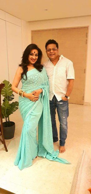 • যদিও পুজোয় এ বছর ‘পার্পল’ বলে একটি ছবি মুক্তি পেয়েছে ঋতুপর্ণার । ছবিটির প্রডিউসারও নায়িকা নিজেই । 