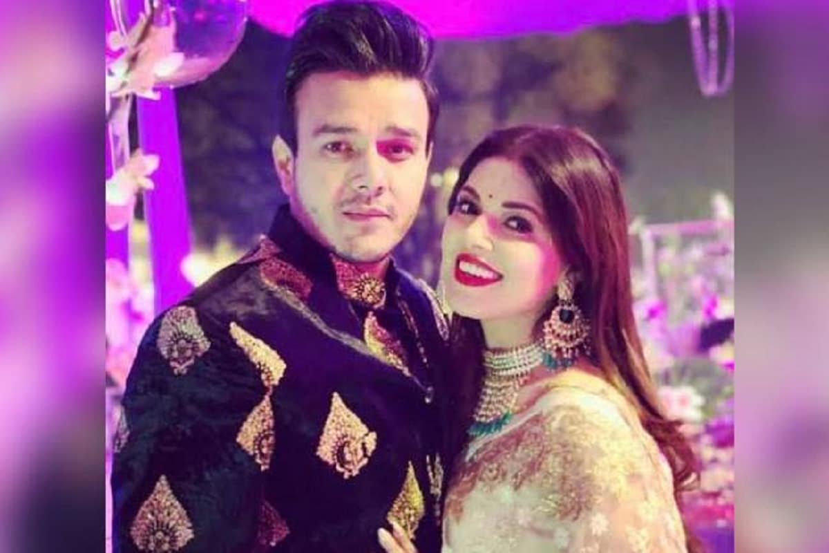 লকডাউনে একের পর এক সেলেব জুটি সুখবর শুনিয়েছেন তাঁদের ফ্যানদের ৷ তা বিরুস্কা থেকে শুরু করে সইফিনা সবাই এই লকডাউনে তাঁদের জীবনে নতুন সন্তান আসার খবর জানিয়েছেন ৷ লকডাউনে একের পর এক সেলেব জুটি সুখবর শুনিয়েছেন তাঁদের ফ্যানদের ৷ তা বিরুস্কা থেকে শুরু করে সইফিনা সবাই এই লকডাউনে তাঁদের জীবনে নতুন সন্তান আসার খবর জানিয়েছেন ৷
