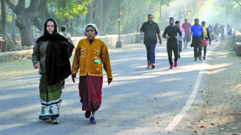 • রাজ্য থেকে বর্ষা বিদায়ের তারিখ ছিল ১৪ অক্টোবর । কিন্তু খাতা-কলমের সেই হিসেব মানেনি প্রকৃতি । শেষবেলায় বঙ্গোপসাগরে একেরপর এক নিম্নচাপ সৃষ্টি করে বর্ষাকে বিলম্বিত করেছিল । • রাজ্য থেকে বর্ষা বিদায়ের তারিখ ছিল ১৪ অক্টোবর । কিন্তু খাতা-কলমের সেই হিসেব মানেনি প্রকৃতি । শেষবেলায় বঙ্গোপসাগরে একেরপর এক নিম্নচাপ সৃষ্টি করে বর্ষাকে বিলম্বিত করেছিল ।