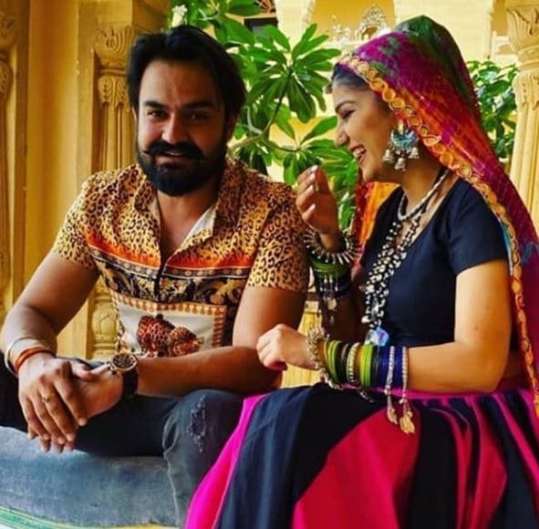 • তবে এমন গোপনে বিয়ে আর সন্তানের জন্ম দেওয়া নিয়ে স্বপ্না আর বীরকে ট্রোলও কম হতে হচ্ছে না । একদিকে যেমন হাজার হাজার শুভেচ্ছাবার্তা ভেসে আসছে, তেমনই ট্রোলিংয়ের শিকারও হচ্ছেন তাঁরা । • তবে এমন গোপনে বিয়ে আর সন্তানের জন্ম দেওয়া নিয়ে স্বপ্না আর বীরকে ট্রোলও কম হতে হচ্ছে না । একদিকে যেমন হাজার হাজার শুভেচ্ছাবার্তা ভেসে আসছে, তেমনই ট্রোলিংয়ের শিকারও হচ্ছেন তাঁরা ।