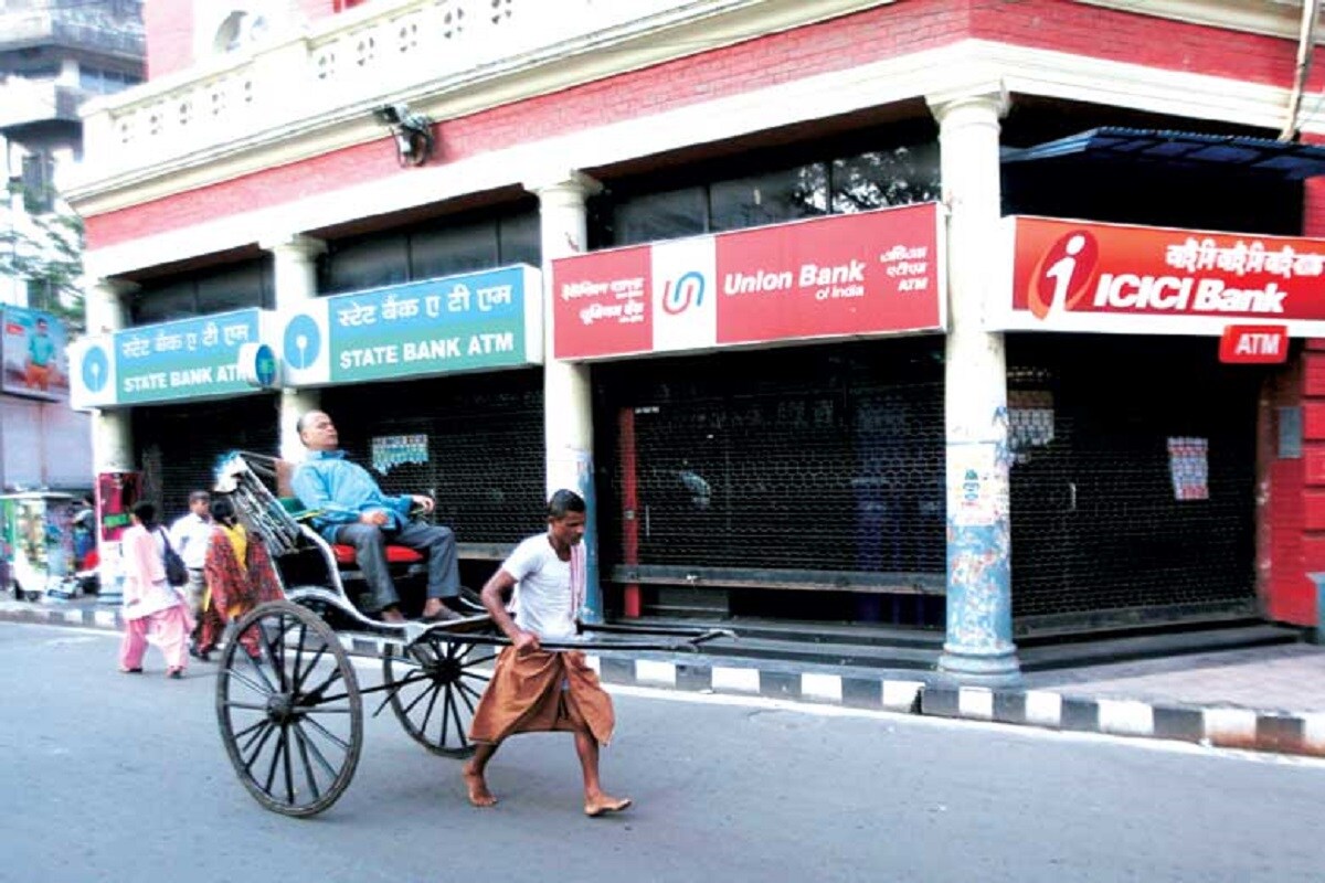অক্টোবর-নভেম্বর মানেই উৎসবের মাস ৷ দুর্গা পুজো শেষ হয়েছে ৷ আসছে লক্ষ্মীপুজো, দীপাবলি, ভাইফোঁটার মতো আরও অনেক পর্ব ৷ অক্টোবরের মতো নভেম্বরেও বেশ কয়েকটা দিন ব্যাঙ্ক বন্ধ থাকবে ৷ সেগুলো কোন কোন দিন, অবশ্যই জেনে নিন ৷ File Photo অক্টোবর-নভেম্বর মানেই উৎসবের মাস ৷ দুর্গা পুজো শেষ হয়েছে ৷ আসছে লক্ষ্মীপুজো, দীপাবলি, ভাইফোঁটার মতো আরও অনেক পর্ব ৷ অক্টোবরের মতো নভেম্বরেও বেশ কয়েকটা দিন ব্যাঙ্ক বন্ধ থাকবে ৷ সেগুলো কোন কোন দিন, অবশ্যই জেনে নিন ৷ File Photo