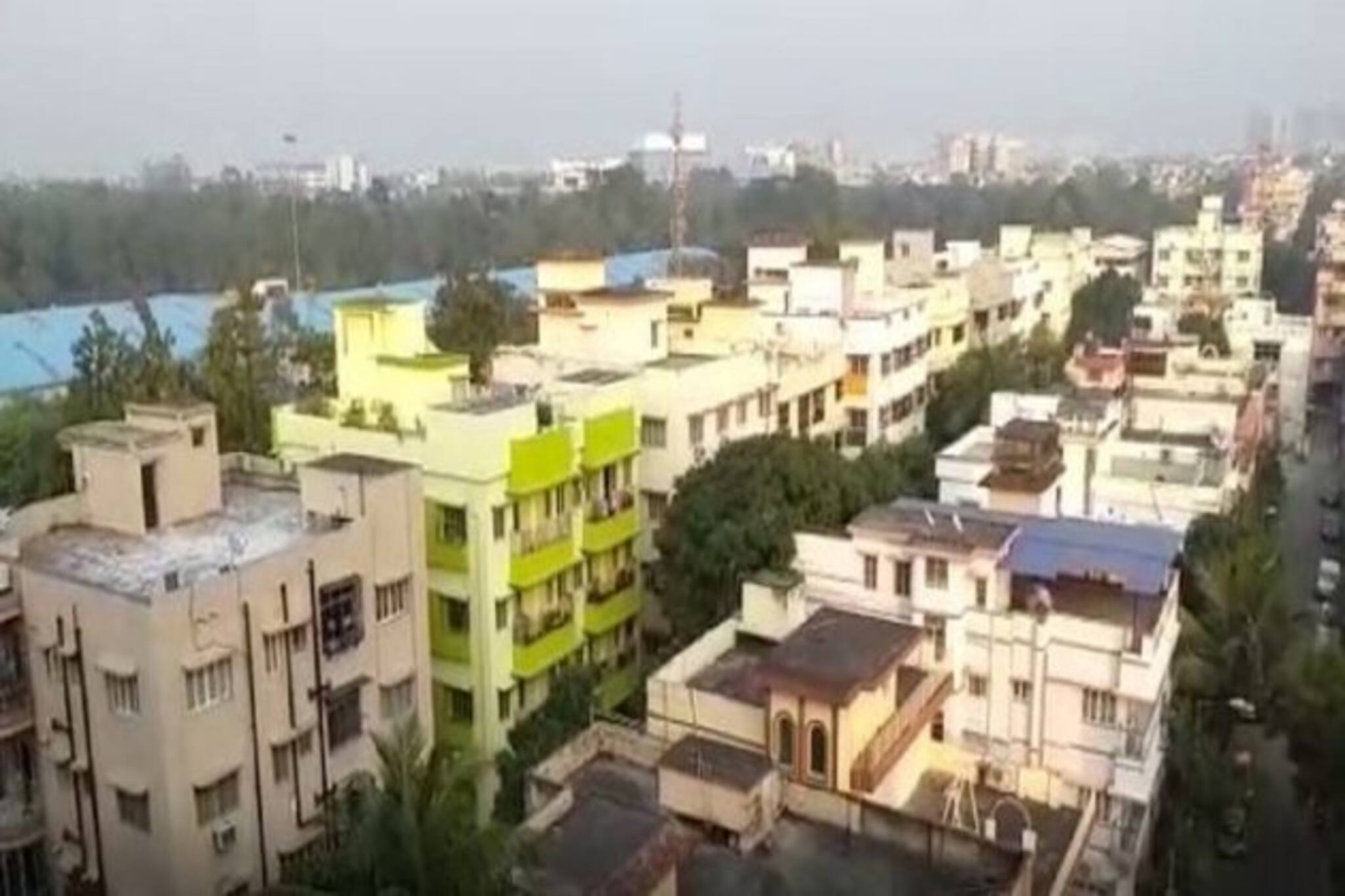 পুজোর আগেই বিধাননগরে বাড়ি বাড়ি পৌঁছে যাচ্ছে পরিশুদ্ধ পানীয় জল