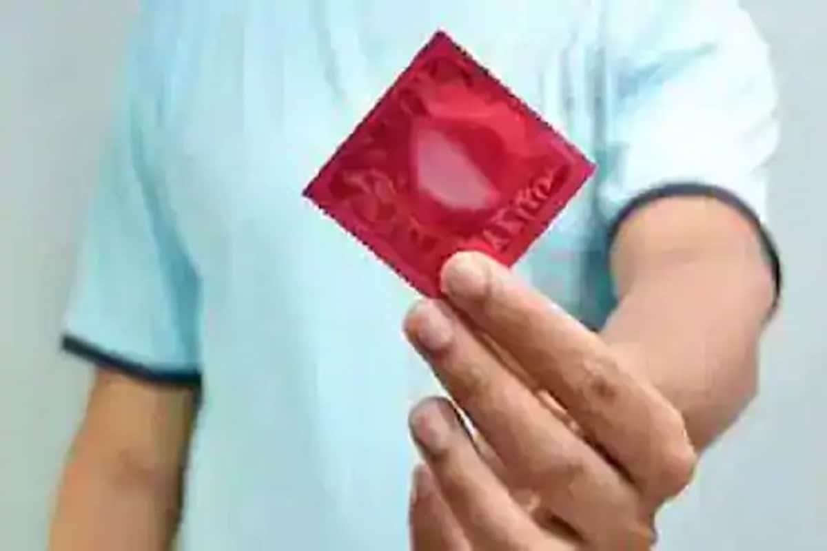 কোভিডের বাড়বাড়ন্তে মানুষের যৌনসঙ্গমেও ভীতি তৈরি হয়েছিল। তৈরি হয় দূরত্ব। বিধিনিষেধ উঠতেই ভাঙছে সেই বাঁধ, মানছে রেকিট কর্তৃপক্ষ। কোভিডের বাড়বাড়ন্তে মানুষের যৌনসঙ্গমেও ভীতি তৈরি হয়েছিল। তৈরি হয় দূরত্ব। বিধিনিষেধ উঠতেই ভাঙছে সেই বাঁধ, মানছে রেকিট কর্তৃপক্ষ।