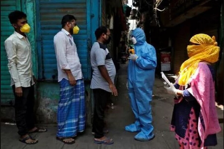  Coronavirus- সংক্রমণ এখনও অবধি কমার কোনও চিহ্ন দেখা যাচ্ছে না৷ পৃথিবীর নানা প্রান্তে এখনও দাপট দেখাচ্ছে এই অতিমারি৷ একমাসেরও বেশি সময় ধরে দৈনিক সংক্রমণের হারে শীর্ষে রয়েছে ভারত৷ তবে প্রচুর পরিমাণে সংক্রমিত হলেও ভারতীয়দের স্বস্তি দিচ্ছে তাঁদের রিকভারি রেট বা সুস্থতার হার ৷ Photo-Representative