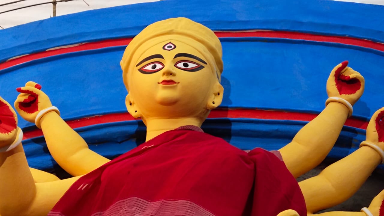 *রাজবাড়ির ট্রাস্টি বোর্ডের সদস্য দেবরাজ মিত্র জানাচ্ছেন, *রাজবাড়ির ট্রাস্টি বোর্ডের সদস্য দেবরাজ মিত্র জানাচ্ছেন,