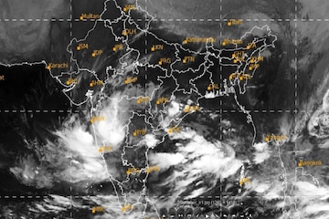 শক্তি বাড়িয়ে ভয়ানক ‘গতি’, সমুদ্রে থেকে শক্তি সঞ্চয় করে প্রবল হয়ে উঠছে শক্তি বাড়িয়ে ভয়ানক ‘গতি’, সমুদ্রে থেকে শক্তি সঞ্চয় করে প্রবল হয়ে উঠছে