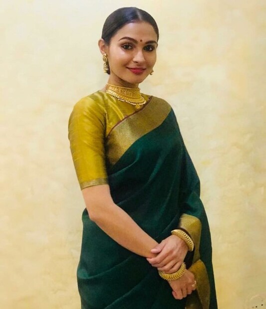 কল্যাণী কলাবতী দেবীপক্ষের সপ্তমী তিথিতে উপাসনা করা হয়ে থাকে দেবী কালরাত্রির। সবুজ রঙের মাধ্যমে দেবীর এই রূপ এবং শুভারম্ভ, ইতিবাচকতা, পুষ্টি তথা বৃদ্ধি প্রতীকায়িত হয়ে থাকে।