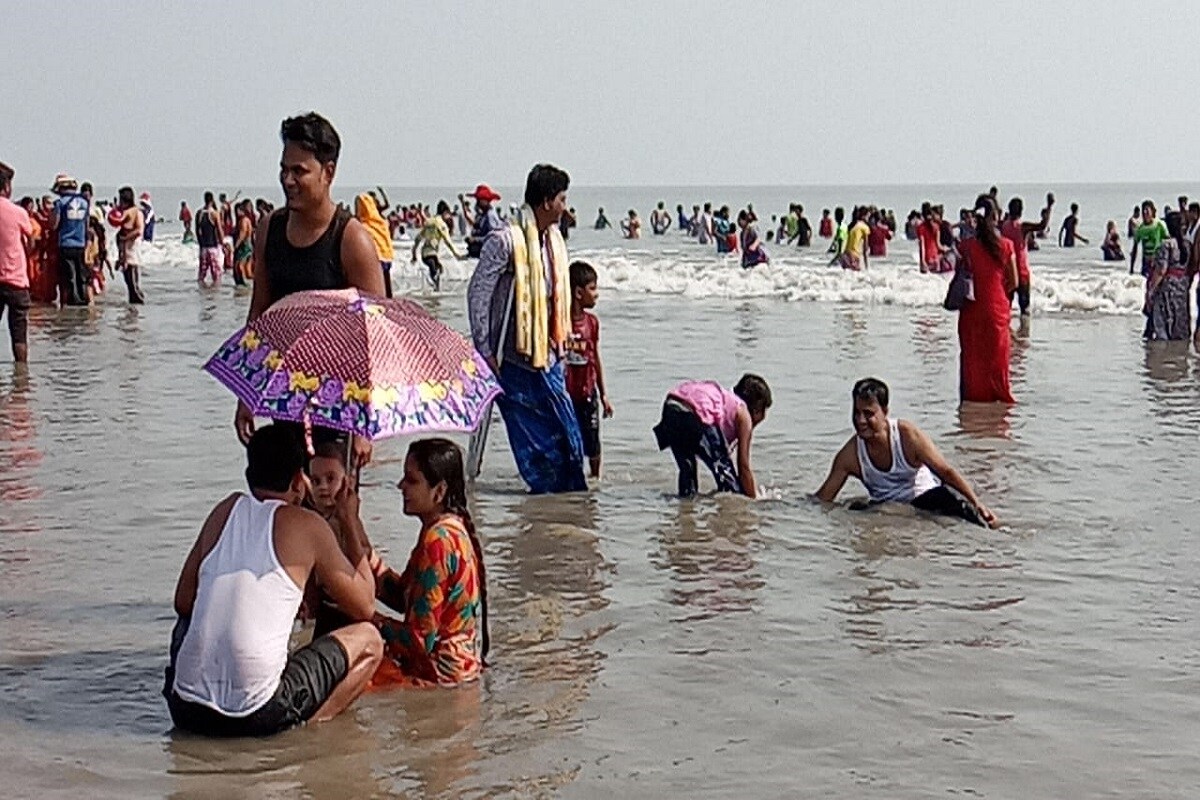 পুজোর আগে ট্রেন চালুর দাবিতে দিঘা স্টেশন কর্তৃপক্ষের কাছে ডেপুটেশন জমা দিল হোটেল মালিক সংগঠন! করোনার কারণে দীর্ঘ লকডাউন, আর তার জেরে গত মার্চ মাস থেকে সারা দেশের সঙ্গে দীঘা রেল স্টেশনও বন্ধ। পুজোর আগে ট্রেন চালুর দাবিতে দিঘা স্টেশন কর্তৃপক্ষের কাছে ডেপুটেশন জমা দিল হোটেল মালিক সংগঠন! করোনার কারণে দীর্ঘ লকডাউন, আর তার জেরে গত মার্চ মাস থেকে সারা দেশের সঙ্গে দীঘা রেল স্টেশনও বন্ধ।