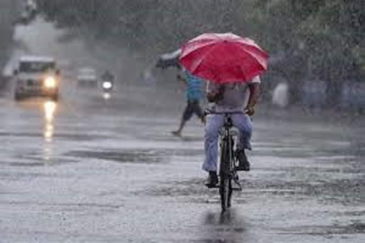 আজ অর্থাৎ বৃহস্পতিবার সারাদিন বৃষ্টির পূর্বাভাস মৌসম ভবনের ৷ জারি করা হয়েছে লাল সতর্কতাও ৷ প্রতীকী ছবি ৷ আজ অর্থাৎ বৃহস্পতিবার সারাদিন বৃষ্টির পূর্বাভাস মৌসম ভবনের ৷ জারি করা হয়েছে লাল সতর্কতাও ৷ প্রতীকী ছবি ৷