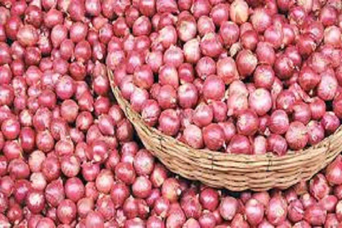 সর্দিতে বা জ্বরে অথবা ঠান্ডা লাগলে পেঁয়াজ অত্যন্ত উপশমের কাজ করে ৷ পেঁয়াজের রসের সঙ্গে মধু মিশিয়ে খেলে তাড়াতাড়ি সেরে ওঠা সম্ভব ৷ প্রতীকী ছবি ৷ সর্দিতে বা জ্বরে অথবা ঠান্ডা লাগলে পেঁয়াজ অত্যন্ত উপশমের কাজ করে ৷ পেঁয়াজের রসের সঙ্গে মধু মিশিয়ে খেলে তাড়াতাড়ি সেরে ওঠা সম্ভব ৷ প্রতীকী ছবি ৷