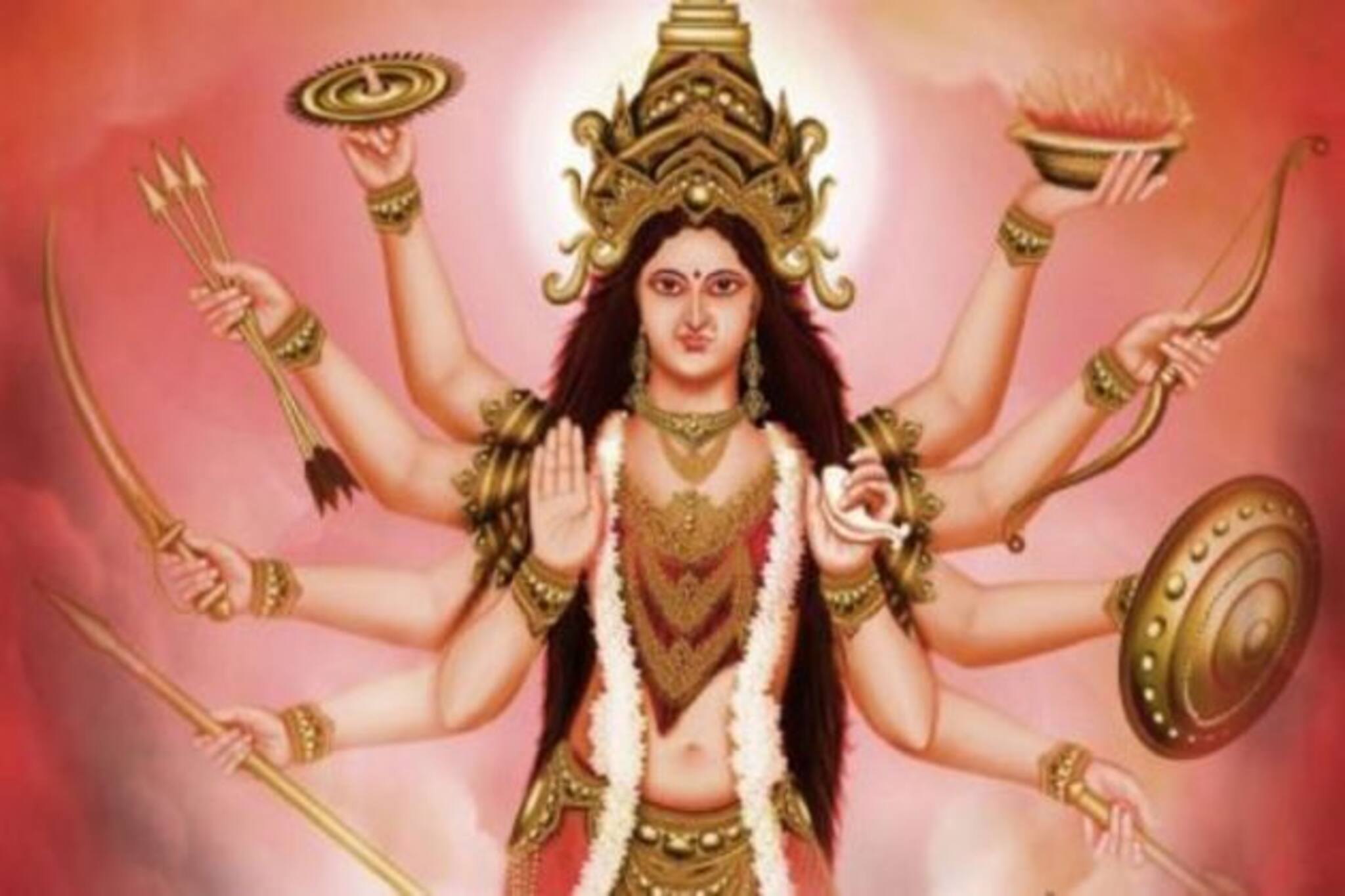 কাজের ফাঁকে সুপুরি দিয়ে দুর্গা মূর্তি গড়েন মহিলা,বিক্রির টাকায় করেন সমাজসেবা