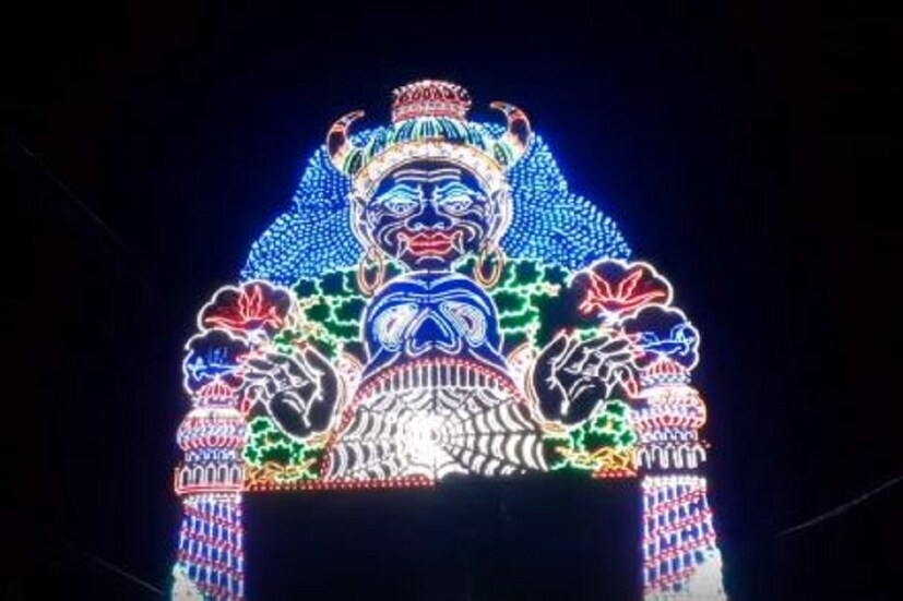 সিভিল ডিফেন্স ও এন ডি ফের কর্মীরা প্রস্তুত রয়েছেন। মৎসজীবীদের সমুদ্রে যেতে নিষেধ করা হয়েছে। এবং একটি টোল-ফ্রি নাম্বার চালু হয়েছে, যেটা -২৪২৪৷ যাতে দুর্যোগের জন্য পুজোর কোনও ক্ষতি না হয় তাও সর্বক্ষণ নজরে রাখছে প্রশাসন৷ Input- Samir Mondal