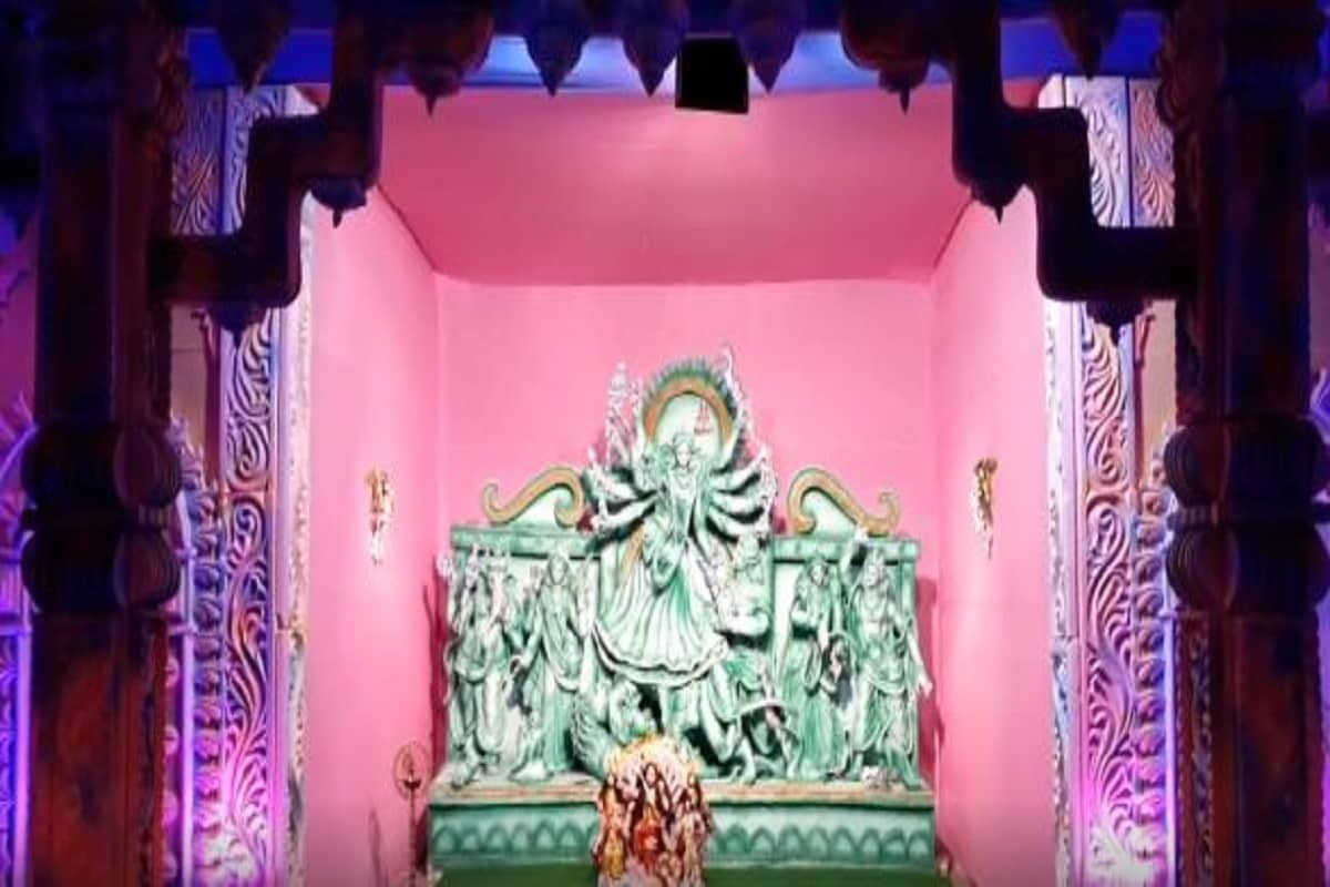 জেলার তথ্য আধিকারিক লিপিকা বন্দোপাধ্যায় জানান, গতবারের তুলনায় এবার পুজোয় প্রতিযোগীর আবেদন সংখ্যা কম । এছাড়াও আজ থেকে আগামী ২২তারিখ পর্যন্ত বঙ্গোপসাগর মে নিম্নচাপ সৃষ্টি হয়েছে এরফলে যে ঝড় বৃষ্টির আশঙ্কা রয়েছে সেবিষয়ে জেলা প্রশাসন প্রস্তুত বলে জানালেন জেলা শাসক। জেলার তথ্য আধিকারিক লিপিকা বন্দোপাধ্যায় জানান, গতবারের তুলনায় এবার পুজোয় প্রতিযোগীর আবেদন সংখ্যা কম । এছাড়াও আজ থেকে আগামী ২২তারিখ পর্যন্ত বঙ্গোপসাগর মে নিম্নচাপ সৃষ্টি হয়েছে এরফলে যে ঝড় বৃষ্টির আশঙ্কা রয়েছে সেবিষয়ে জেলা প্রশাসন প্রস্তুত বলে জানালেন জেলা শাসক।