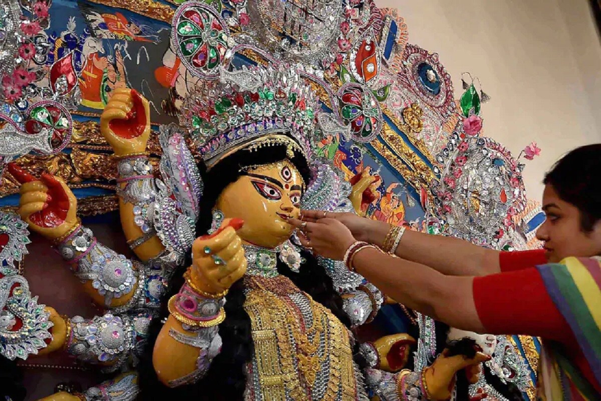 অ্যাম্বুলেন্সের ব্যবস্থা রাখতে হবে। সিসিটিভি মনিটরিং করা যেতে পারে। রাখতে হবে মাল্টিপল এন্ট্রি একজিট। জুতো খুলতে হবে ধর্মীয় স্থান থেকে দূরে। একবার ব্যবহারের পরেই বাতিল করতে হবে জলের গ্লাস। অ্যাম্বুলেন্সের ব্যবস্থা রাখতে হবে। সিসিটিভি মনিটরিং করা যেতে পারে। রাখতে হবে মাল্টিপল এন্ট্রি একজিট। জুতো খুলতে হবে ধর্মীয় স্থান থেকে দূরে। একবার ব্যবহারের পরেই বাতিল করতে হবে জলের গ্লাস।