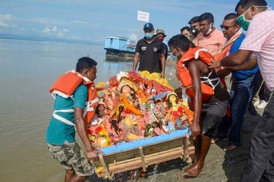 File photo of devotees carrying an idol of Goddess Durga for immersion on 'Vijay Dashami' during the Durga Puja festival. (PTI)
