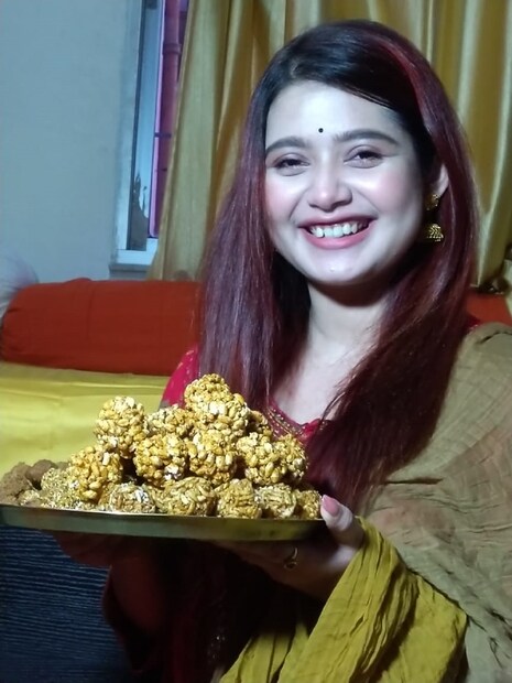 এনা সাহা এবছর নিজের নতুন যাত্রা শুরু করেছেন। প্রযোজক হিসেবে পাওয়া গিয়েছে তাঁকে। 