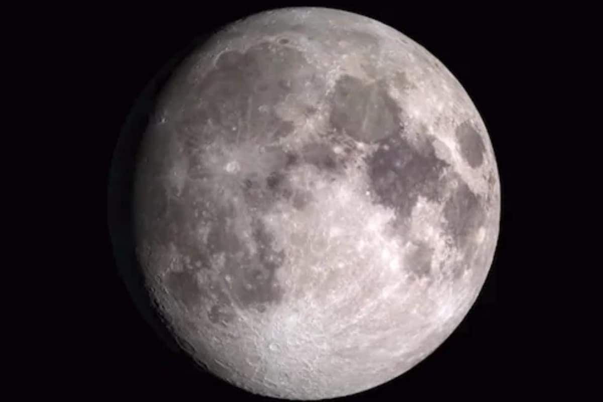 তা ছাড়াও এই মাসে দেখা যাবে ফুল মুন (Full moon), গ্রহণ (eclipse) ও উল্কাপাতের (meteors) মতো অনেক কিছু। The Independent ও ইনস্টাগ্রামের The Golden Facts-এর রিপোর্ট অনুযায়ী, ২০২০-র শুরু থেকেই ব্লু মুন(Blue moon), সুপার মুন (Super Moon)-এর মতো একাধিক মহাজাগতিক ঘটনা ঘটেছে। সেই নিরিখে অন্যান্য মাসের তুলনায় এই মাসে অনেক বেশি মহাজাগতিক ঘটনা ঘটতে চলেছে। তা ছাড়াও এই মাসে দেখা যাবে ফুল মুন (Full moon), গ্রহণ (eclipse) ও উল্কাপাতের (meteors) মতো অনেক কিছু। The Independent ও ইনস্টাগ্রামের The Golden Facts-এর রিপোর্ট অনুযায়ী, ২০২০-র শুরু থেকেই ব্লু মুন(Blue moon), সুপার মুন (Super Moon)-এর মতো একাধিক মহাজাগতিক ঘটনা ঘটেছে। সেই নিরিখে অন্যান্য মাসের তুলনায় এই মাসে অনেক বেশি মহাজাগতিক ঘটনা ঘটতে চলেছে।