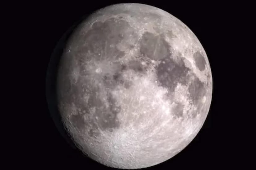  তা ছাড়াও এই মাসে দেখা যাবে ফুল মুন (Full moon), গ্রহণ (eclipse) ও উল্কাপাতের (meteors) মতো অনেক কিছু।  The Independent ও ইনস্টাগ্রামের The Golden Facts-এর রিপোর্ট অনুযায়ী, ২০২০-র শুরু থেকেই ব্লু  মুন(Blue moon), সুপার মুন (Super Moon)-এর মতো একাধিক মহাজাগতিক ঘটনা ঘটেছে। সেই নিরিখে অন্যান্য মাসের তুলনায় এই মাসে অনেক বেশি মহাজাগতিক ঘটনা ঘটতে চলেছে।
