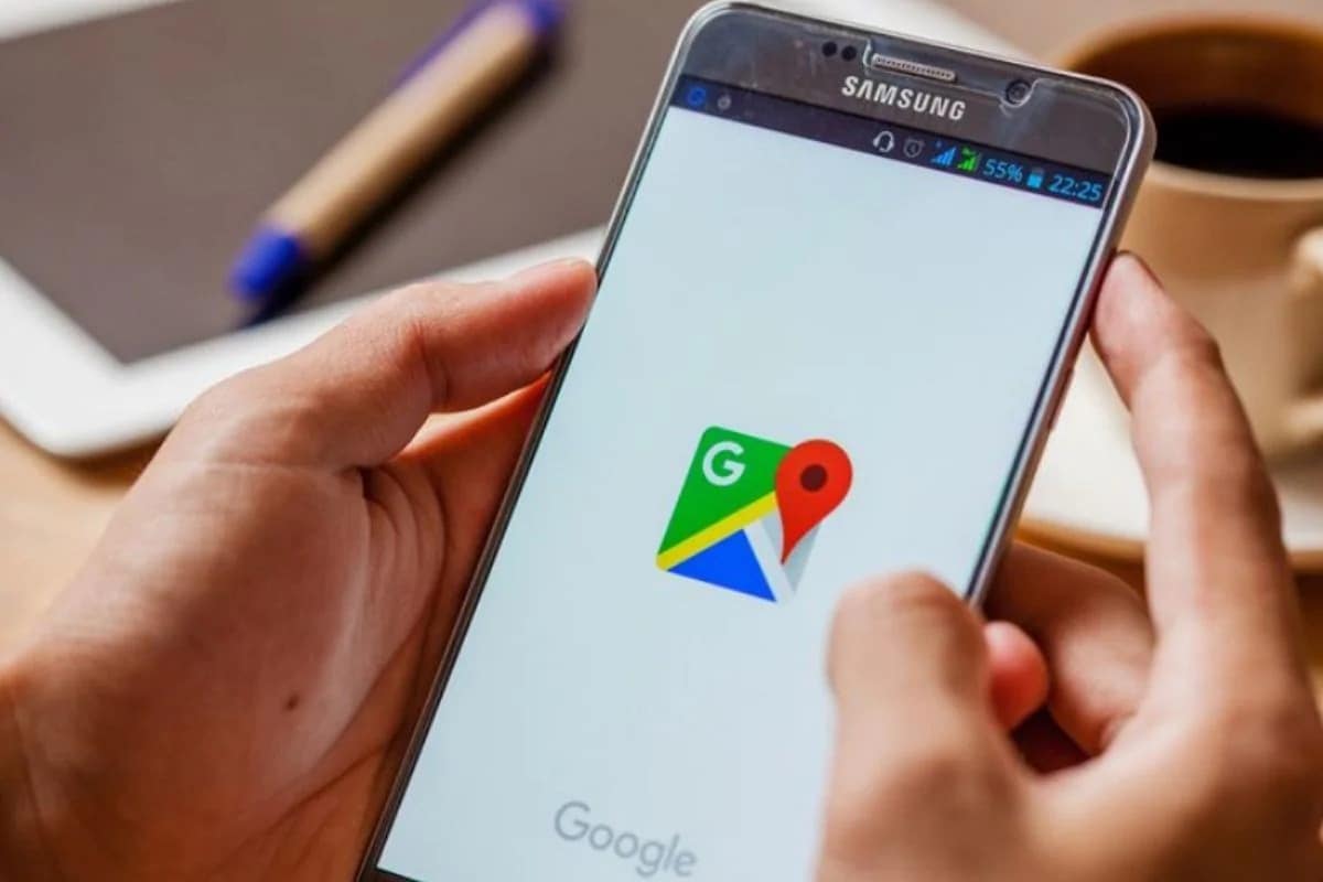 Google Maps ও সার্চ অ্যাপে ফের আপডেট । এই নতুন আপডেটের সূত্রে এ বার থেকে কোনও ব্যবসায়ী বা সংস্থা গ্রাহকদের সঙ্গে পার্সোনাল মেসেজের মাধ্যমে সরাসরি কথা বলতে পারবে। এর পাশাপাশি Ask a question ফিচারের সাহায্যে সংশ্লিষ্ট সংস্থাকে কোনও প্রশ্নও করতে পারেন গ্রাহকরা। এ ক্ষেত্রে নতুন মেসেজ অপশনের সাহায্যে তড়িঘড়ি জিজ্ঞাসার অবসান ঘটবে। মিলবে নির্দিষ্ট সমস্যার সমাধান ও প্রয়োজনীয় উত্তর। এ বার এই আপডেট সম্পর্কে বিশদে জেনে নেওয়া যাক। Google Maps ও সার্চ অ্যাপে ফের আপডেট । এই নতুন আপডেটের সূত্রে এ বার থেকে কোনও ব্যবসায়ী বা সংস্থা গ্রাহকদের সঙ্গে পার্সোনাল মেসেজের মাধ্যমে সরাসরি কথা বলতে পারবে। এর পাশাপাশি Ask a question ফিচারের সাহায্যে সংশ্লিষ্ট সংস্থাকে কোনও প্রশ্নও করতে পারেন গ্রাহকরা। এ ক্ষেত্রে নতুন মেসেজ অপশনের সাহায্যে তড়িঘড়ি জিজ্ঞাসার অবসান ঘটবে। মিলবে নির্দিষ্ট সমস্যার সমাধান ও প্রয়োজনীয় উত্তর। এ বার এই আপডেট সম্পর্কে বিশদে জেনে নেওয়া যাক।