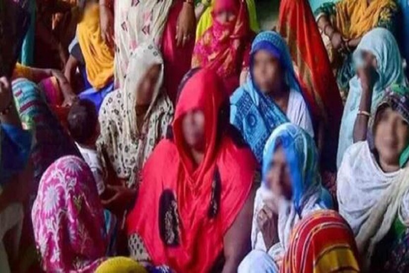 •News 18-এর হাতে আসা কল ডেটা রেকর্ড বা সিডিআর থেকেই এই তথ্য মিলেছে৷ সেখানে মূল অভিযুক্ত সন্দীপের নম্বর থেকে নির্যাতিতার পরিবারের এক সদস্যের নম্বরে বার বার ফোন আসার প্রমাণ মিলেছে৷ নির্যাতিতার পরিবারের ওই ফোন নম্বরটি তাঁর দাদার নামে নথিভুক্ত৷ ২০১৯ সালের অক্টোবর থেকে চলতি বছরের মার্চ মাস পর্যন্ত দু'টি নম্বরের মধ্যে প্রায় পাঁচ ঘণ্টা কথা হয়েছে৷
