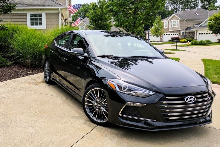 Hyundai Elantra - Hyundai Elantr-র পেট্রোল ইঞ্জিনের দু'টি মডেলেই পাওয়া যাচ্ছে ক্যাশ ডিসকাউন্ট। এ ক্ষেত্রে ম্যানুয়াল ভার্সনে মিলছে ৭০,০০০ টাকার ছাড় ও অটোম্যাটিক ভার্সনে মিলছে ৩০,০০০ টাকা। ডিজেল ইঞ্জিনের মডেলে অবশ্য পাওয়া যাচ্ছে না কোনও ক্যাশ ডিসকাউন্ট। তবে, ডিজেল ও পেট্রোল ইঞ্জিন উভয় ক্ষেত্রেই পাওয়া যাচ্ছে ৩০,০০০ টাকার এক্সচেঞ্জ বোনাস। কিন্তু কোনও মডেলের ক্ষেত্রেই মিলছে না কর্পোরেট ডিসকাউন্ট।উল্লেখ্য, সম্প্রতি লঞ্চ হওয়া হওয়া Verna, Venue, Creta 2020, Tuscon-সহ নতুন মডেলগুলিতে মিলছে না এই ছাড়।Photo- Collected Hyundai Elantra - Hyundai Elantr-র পেট্রোল ইঞ্জিনের দু'টি মডেলেই পাওয়া যাচ্ছে ক্যাশ ডিসকাউন্ট। এ ক্ষেত্রে ম্যানুয়াল ভার্সনে মিলছে ৭০,০০০ টাকার ছাড় ও অটোম্যাটিক ভার্সনে মিলছে ৩০,০০০ টাকা। ডিজেল ইঞ্জিনের মডেলে অবশ্য পাওয়া যাচ্ছে না কোনও ক্যাশ ডিসকাউন্ট। তবে, ডিজেল ও পেট্রোল ইঞ্জিন উভয় ক্ষেত্রেই পাওয়া যাচ্ছে ৩০,০০০ টাকার এক্সচেঞ্জ বোনাস। কিন্তু কোনও মডেলের ক্ষেত্রেই মিলছে না কর্পোরেট ডিসকাউন্ট।উল্লেখ্য, সম্প্রতি লঞ্চ হওয়া হওয়া Verna, Venue, Creta 2020, Tuscon-সহ নতুন মডেলগুলিতে মিলছে না এই ছাড়।Photo- Collected