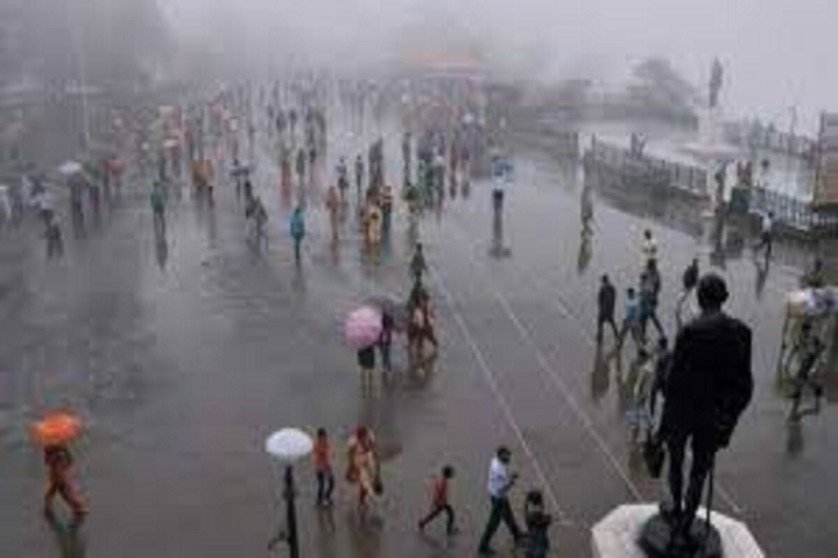 মৌসম বিভাগের পক্ষ থেকে জারি করা হয়েছে সতর্কতাও ৷ কোঙ্কণ, গোয়ার অধিকাংশ এলাকায় ভারী থেকে অতিভারী বৃষ্টিপাতের সতর্কতা রয়েছে ৷ প্রতীকী ছবি ৷ মৌসম বিভাগের পক্ষ থেকে জারি করা হয়েছে সতর্কতাও ৷ কোঙ্কণ, গোয়ার অধিকাংশ এলাকায় ভারী থেকে অতিভারী বৃষ্টিপাতের সতর্কতা রয়েছে ৷ প্রতীকী ছবি ৷