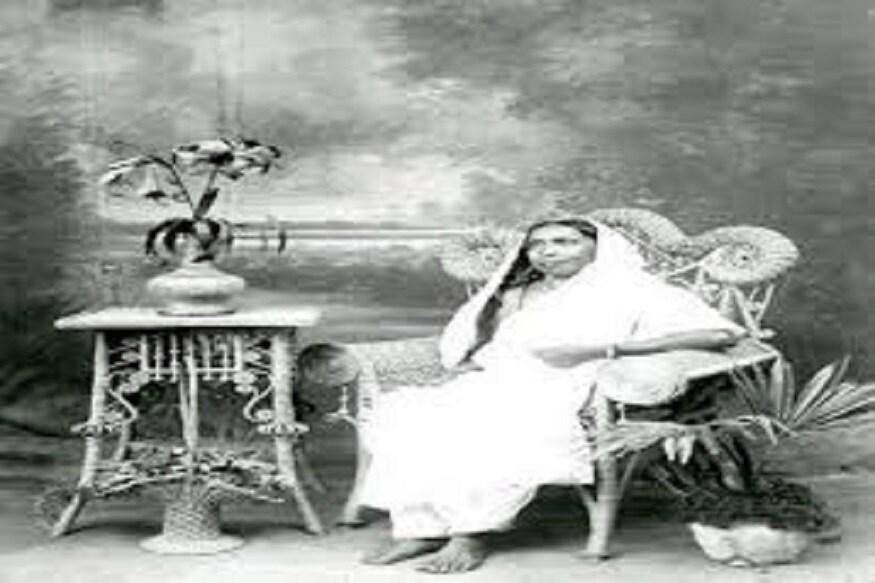 সন্তানকে সমস্ত বিপদ থেকে রক্ষা করাই তাঁর জীবনের প্রধান ব্রত ৷ মা আড়াল থেকেই সন্তানকে রক্ষা করেন ৷ সন্তানকে সমস্ত বিপদ থেকে রক্ষা করাই তাঁর জীবনের প্রধান ব্রত ৷ মা আড়াল থেকেই সন্তানকে রক্ষা করেন ৷
