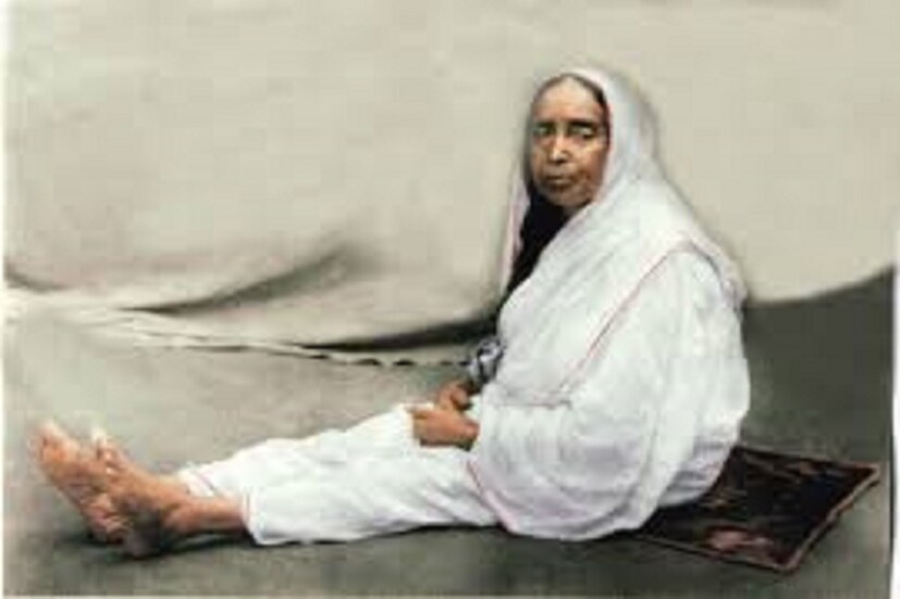 দয়া হোক বা করুণা সারদা মা তাঁর জীবন দিয়ে রক্ষা করেছেন সমাজ সংসারকে ৷ মায়ের কৃপায় সংসার অত্যন্ত উজ্জ্বল হয়ে ওঠে ৷ 