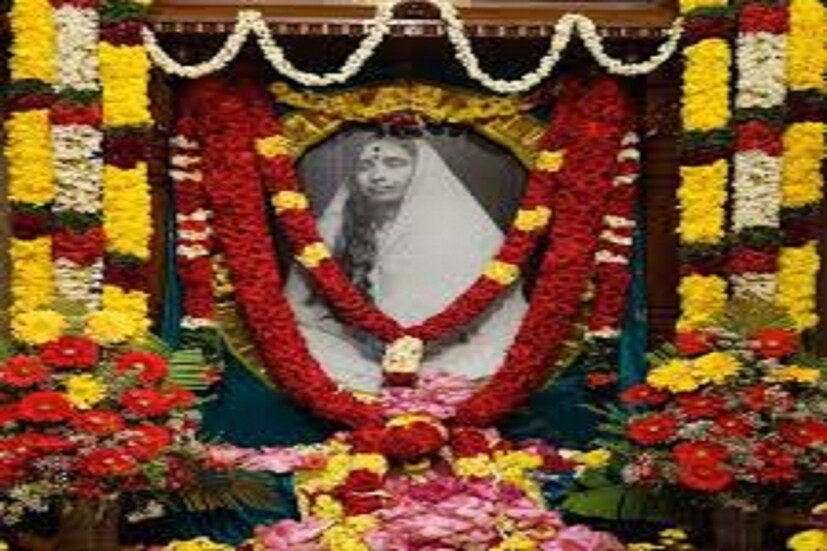 সারদা মা একদমই মুখে বলা মা নন, গুরুপত্নী বা পাতানো মাও নন, তিনি সত্যিকারের মা ৷