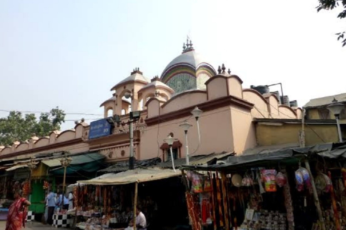 মন্দির কমিটির পক্ষে থেকে বাবলু হালদার জানান, মন্দির কমিটির পক্ষে থেকে বাবলু হালদার জানান,