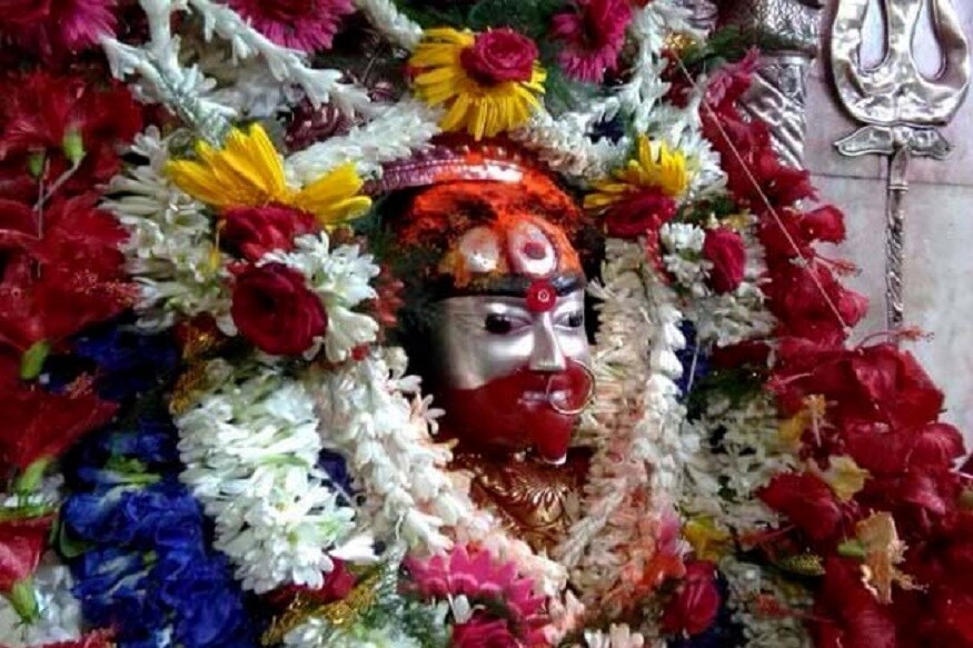 করুণাময়ী মা কখনই সন্তানকে একা ছেড়ে দেননা ৷ মা সর্বদা আড়াল থেকে দেখেন কোনও বিপদে পড়ল কি সন্তান? করুণাময়ী মা কখনই সন্তানকে একা ছেড়ে দেননা ৷ মা সর্বদা আড়াল থেকে দেখেন কোনও বিপদে পড়ল কি সন্তান?