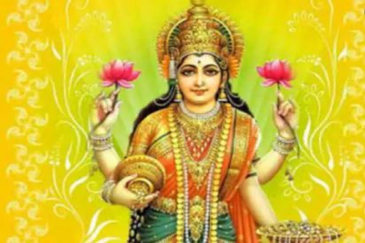 •মা লক্ষ্মীকে কখনওই সাদা রঙের ফুল অর্পণ করবেন না। মা লক্ষ্মী বিবাহিত, তাই সবসময় লাল বা গোলাপী রঙের ফুল দিয়ে তার পুজো করতে হবে। •মা লক্ষ্মীকে কখনওই সাদা রঙের ফুল অর্পণ করবেন না। মা লক্ষ্মী বিবাহিত, তাই সবসময় লাল বা গোলাপী রঙের ফুল দিয়ে তার পুজো করতে হবে।