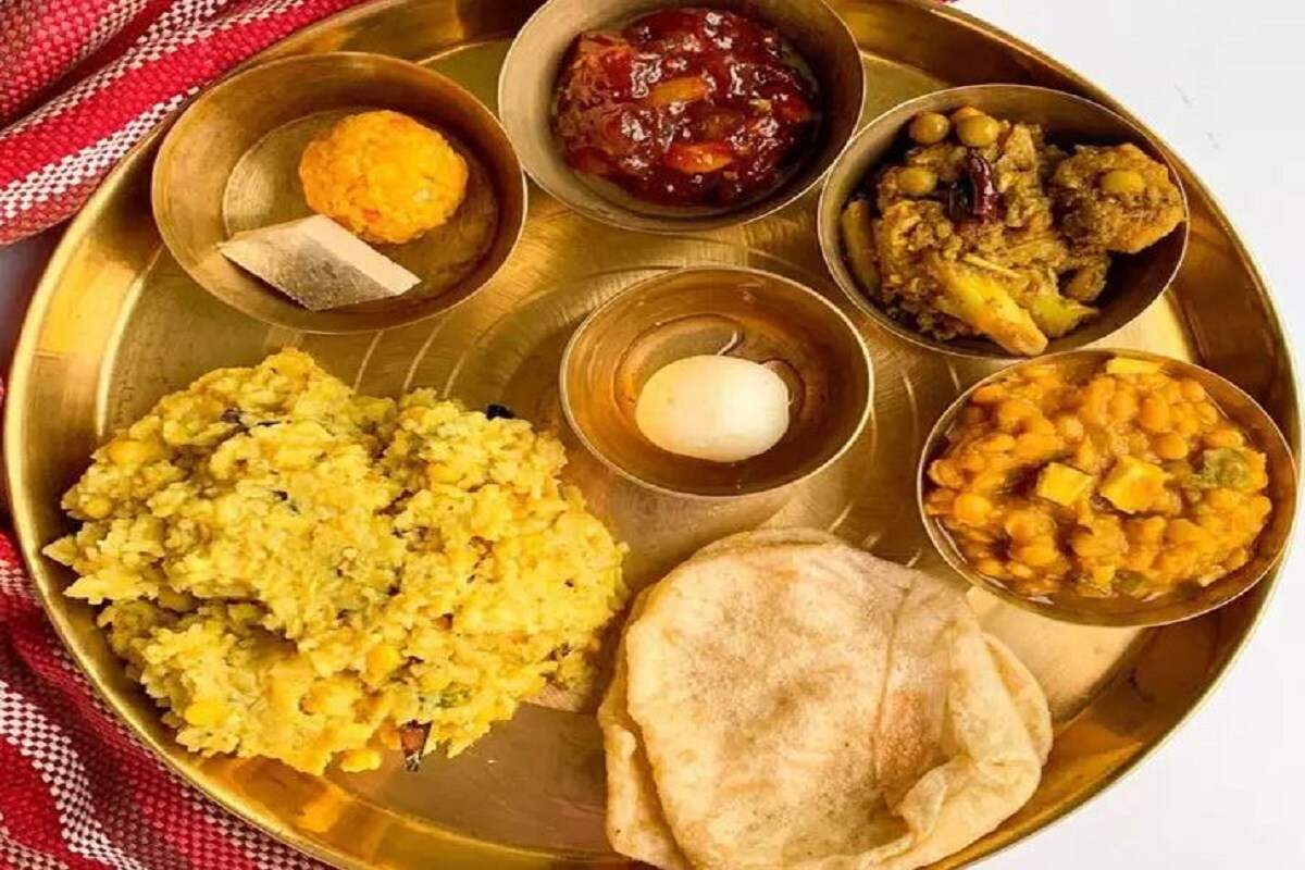 রোজ দিন ১০৮ বার দুর্গা নাম জপ করুন৷ ষষ্ঠী থেকে নবমী পর্যন্ত নিরামিষ আহার করুন৷ আমিষ আহার দেবীকে বলি দেওয়া ভোগের পরই গ্রহণ করা কাঙ্খিত৷Photo- Representative রোজ দিন ১০৮ বার দুর্গা নাম জপ করুন৷ ষষ্ঠী থেকে নবমী পর্যন্ত নিরামিষ আহার করুন৷ আমিষ আহার দেবীকে বলি দেওয়া ভোগের পরই গ্রহণ করা কাঙ্খিত৷Photo- Representative