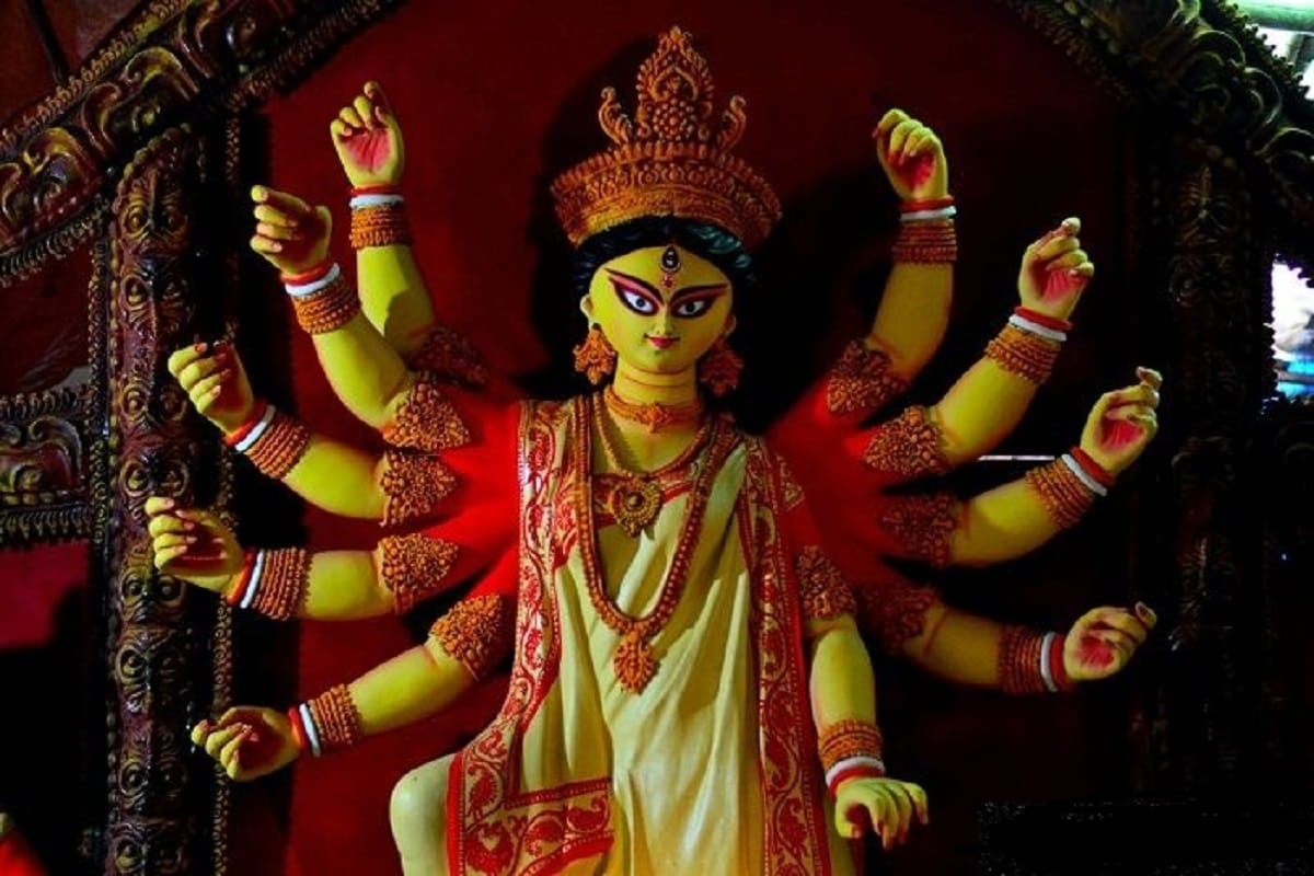 • গুপ্তপ্রেস পঞ্জিকা মতে, এ বছর মা দুর্গার দোলায় আগমন -ফল মড়ক। এবং মা দুর্গার গজে গমন-ফল শস্যপূর্ণা বসুন্ধরা। • গুপ্তপ্রেস পঞ্জিকা মতে, এ বছর মা দুর্গার দোলায় আগমন -ফল মড়ক। এবং মা দুর্গার গজে গমন-ফল শস্যপূর্ণা বসুন্ধরা।