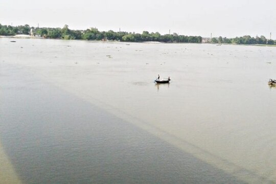 এভাবেই প্রতিদিন জল বাড়ছে মহানন্দায়।